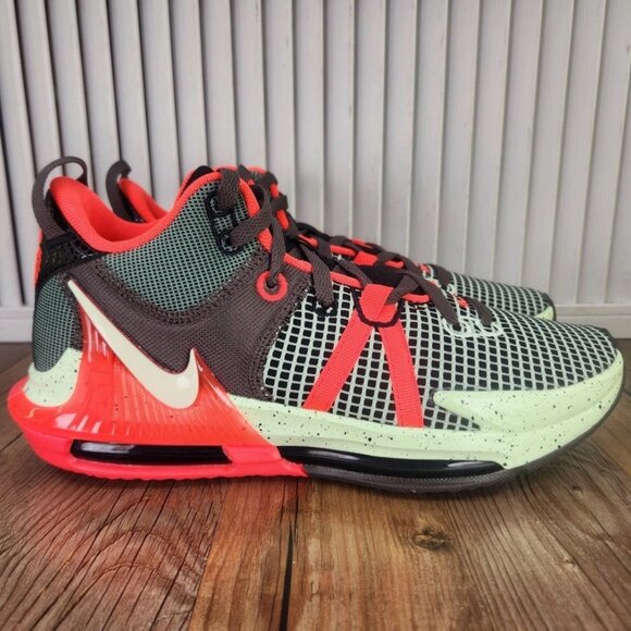 Nike LeBron Witness VII 7 Men Sz 9 Black Barely Volt Basketball Shoes DM1123-001 main image 5